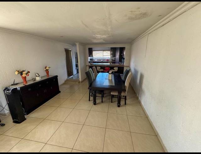 3 BEDROOM HOUSE FOR SALE IN MONDEOR